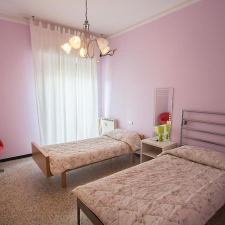 סאבונה Yellow House מראה חיצוני תמונה